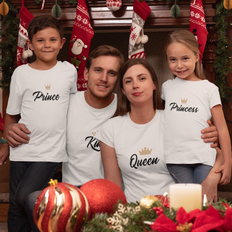 Familie trägt Familienoutfit, Partnerlook T-Shirts King & Queen