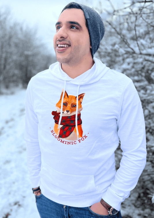 Kapuzenpullover mit handgezeichneten Fuchs mit Brille, Tabakpfeife und Schal von Bloominic