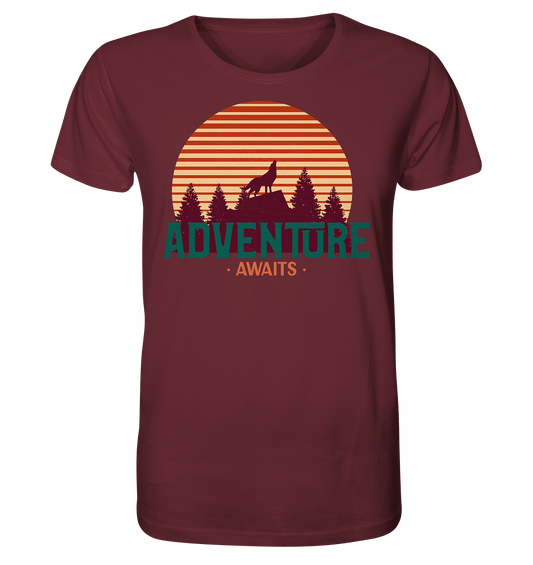 Herren T-Shirt mit Design der wilden Natur in Flat Style Bergmensch und Beschriftung "Adventure Awaits".