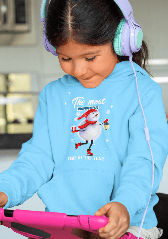 babyblauer hoodie Kinder Unisex Kapuzenpullover in baby blau bedruckt mit handgezeichneten Weihnachtsmann von Bloominic