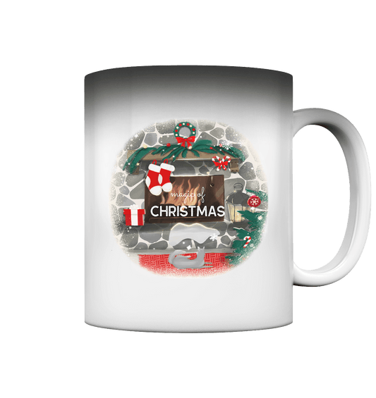 Magic Tasse mit per Hand gezeichnete weihnachtliche Illustration mit ausgearbeiteten Details und der Beschriftung magic of Christmas. 