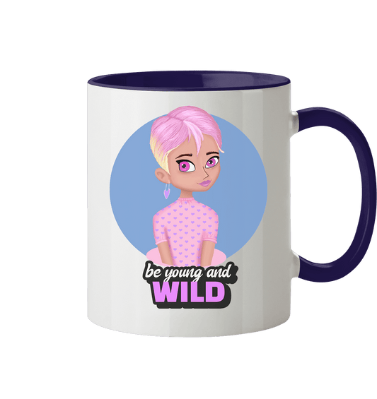 Zweifarbige Tasse mit handgezeichneten Cartoon in rosa mit Beschriftung "be young and wild."