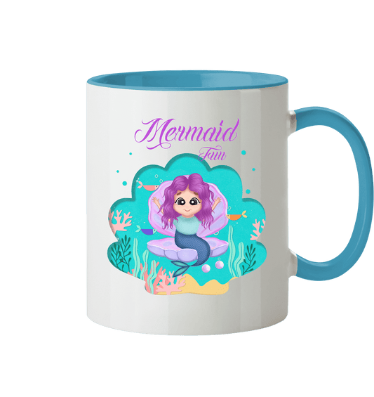 Zweifarbige Tasse mit handgezeichneten Mermaid Cartoon und Beschriftung "Mermaid Fun." 